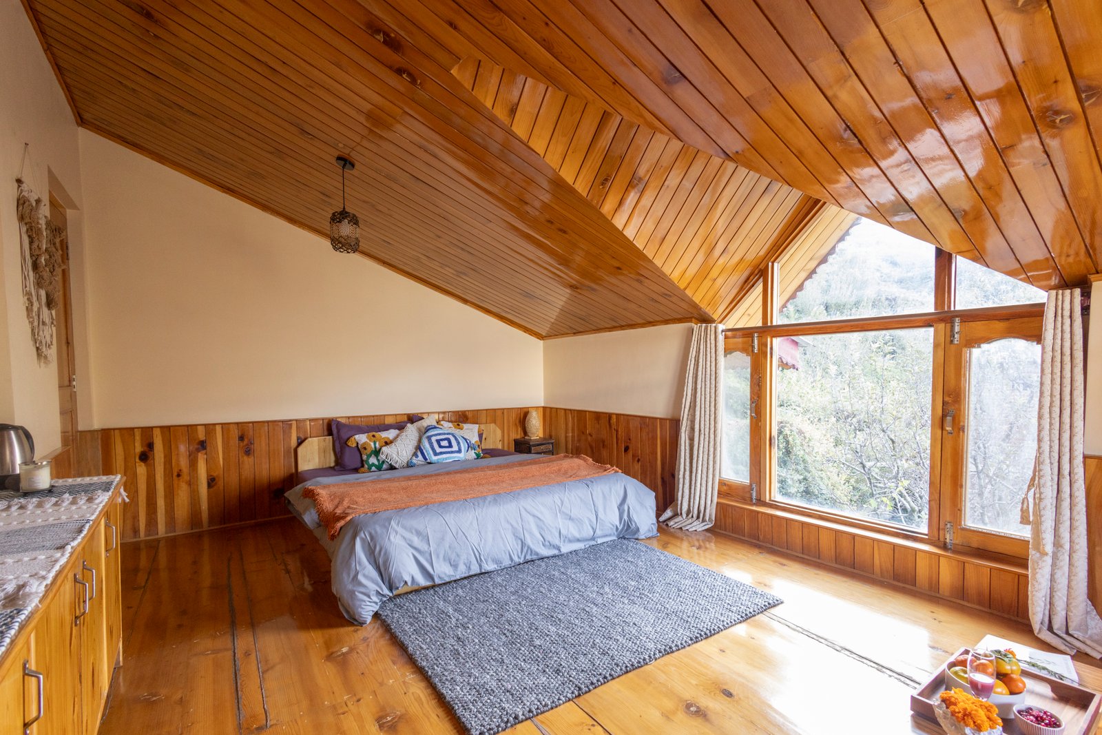 Mountain Gaze Room